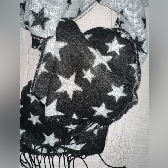 NWT Steve Madden Scarf one size - Picture 2 of 3